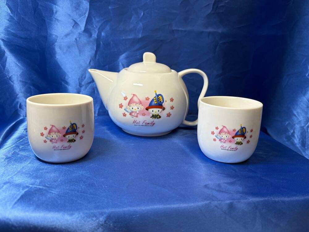 Hat Family Hello Kitty Style Miniature Teapot and Two Cups
